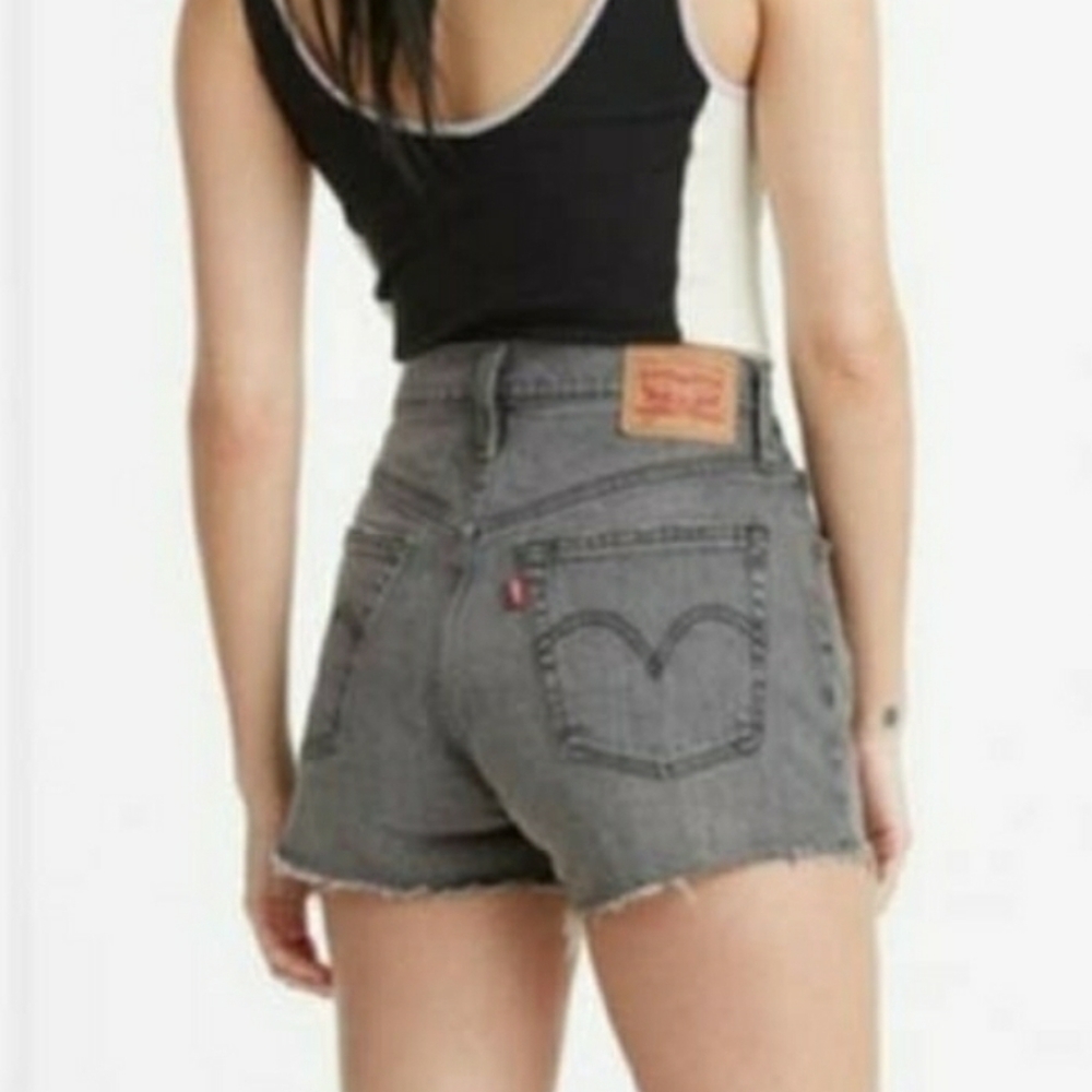 Womens Levis 569 cut off shorts